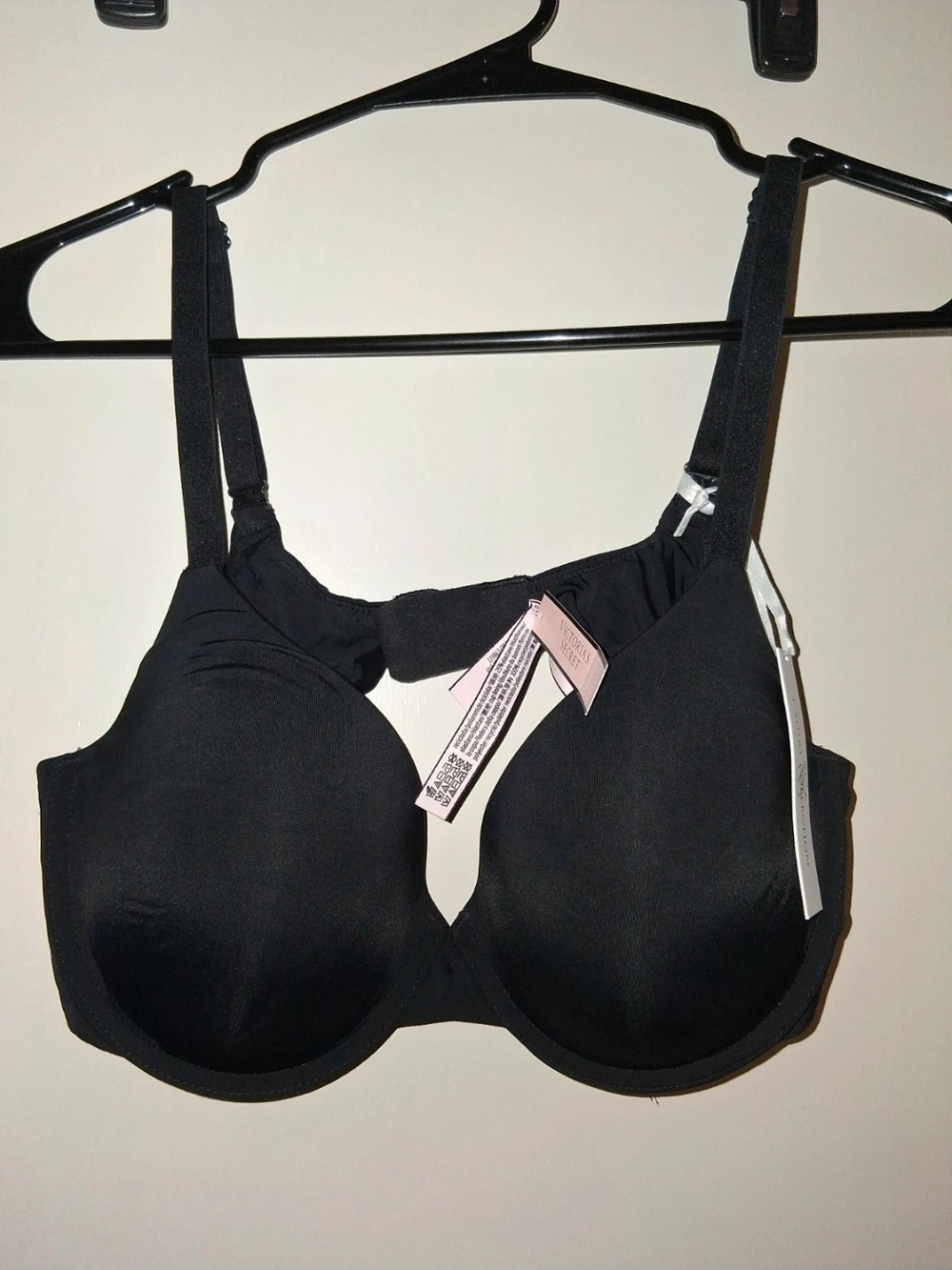 Victoria's Secret Black Bra with Attached Size Tags - Picture 2 of 3
